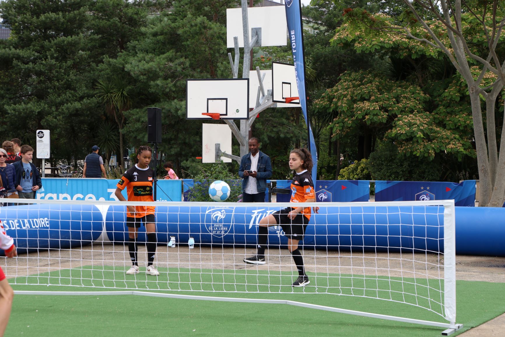 Futnet Tour » : Le Football en Marchant en pleine lumière ! – Ligue de  Football des Pays de la Loire